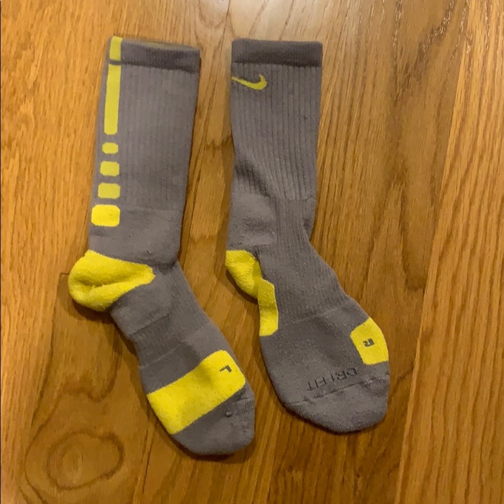 Gray and yellow Nike elites